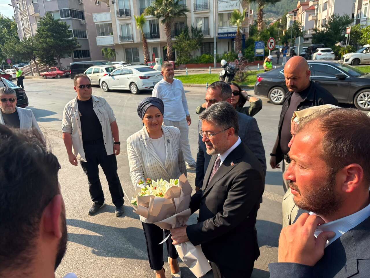 Tarım ve Orman Bakanı İbrahim Yumaklı Muğla’da MHP İl Başkanlığı’nı Ziyaret Etti 1